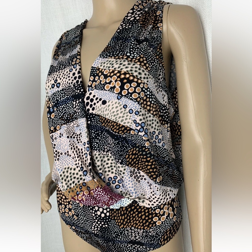 BCBGeneration Multicolor Patterned Top - Picture 4 of 9